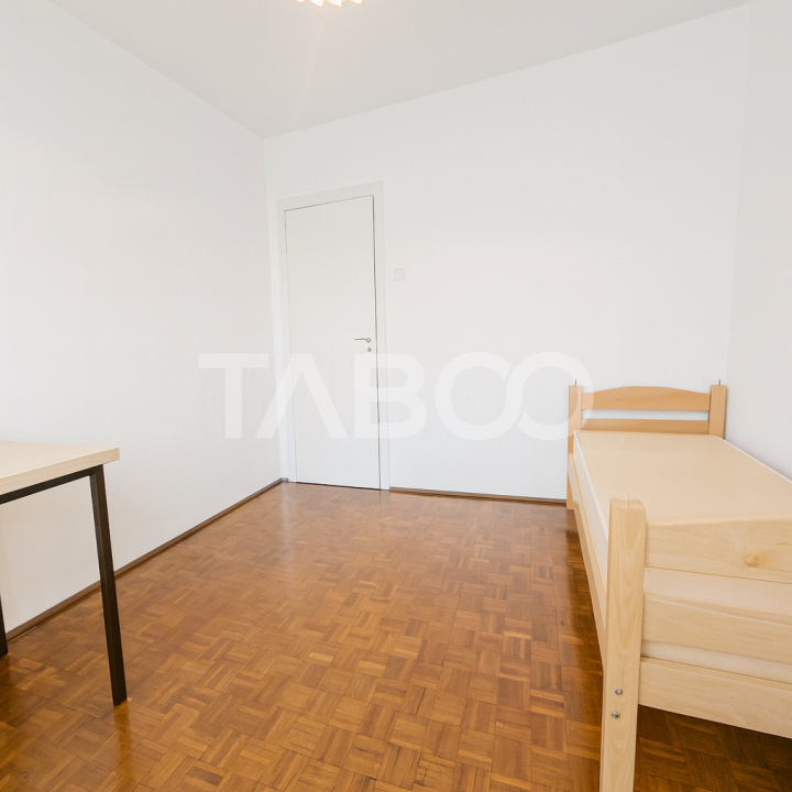Zona Dioda/ANAF/Finante  Apartament cu 3 camere si balcon