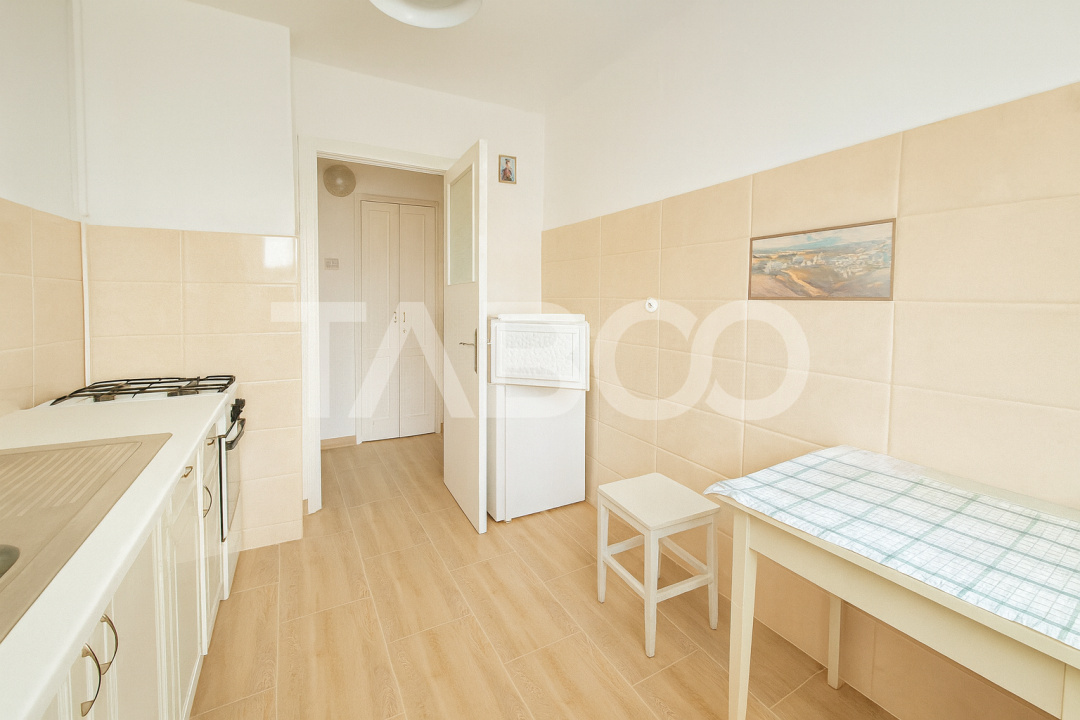 Zona Dioda/ANAF/Finante  Apartament cu 3 camere si balcon